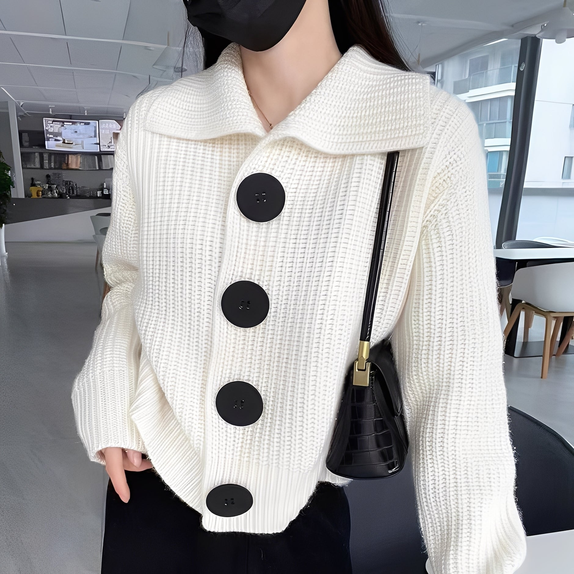 Alannah - Stylische Damenstrickjacke mit großen Knöpfen