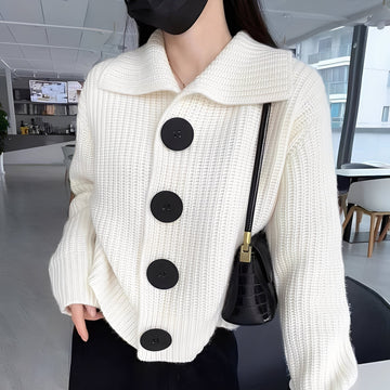 Alannah - Stylische Damenstrickjacke mit großen Knöpfen