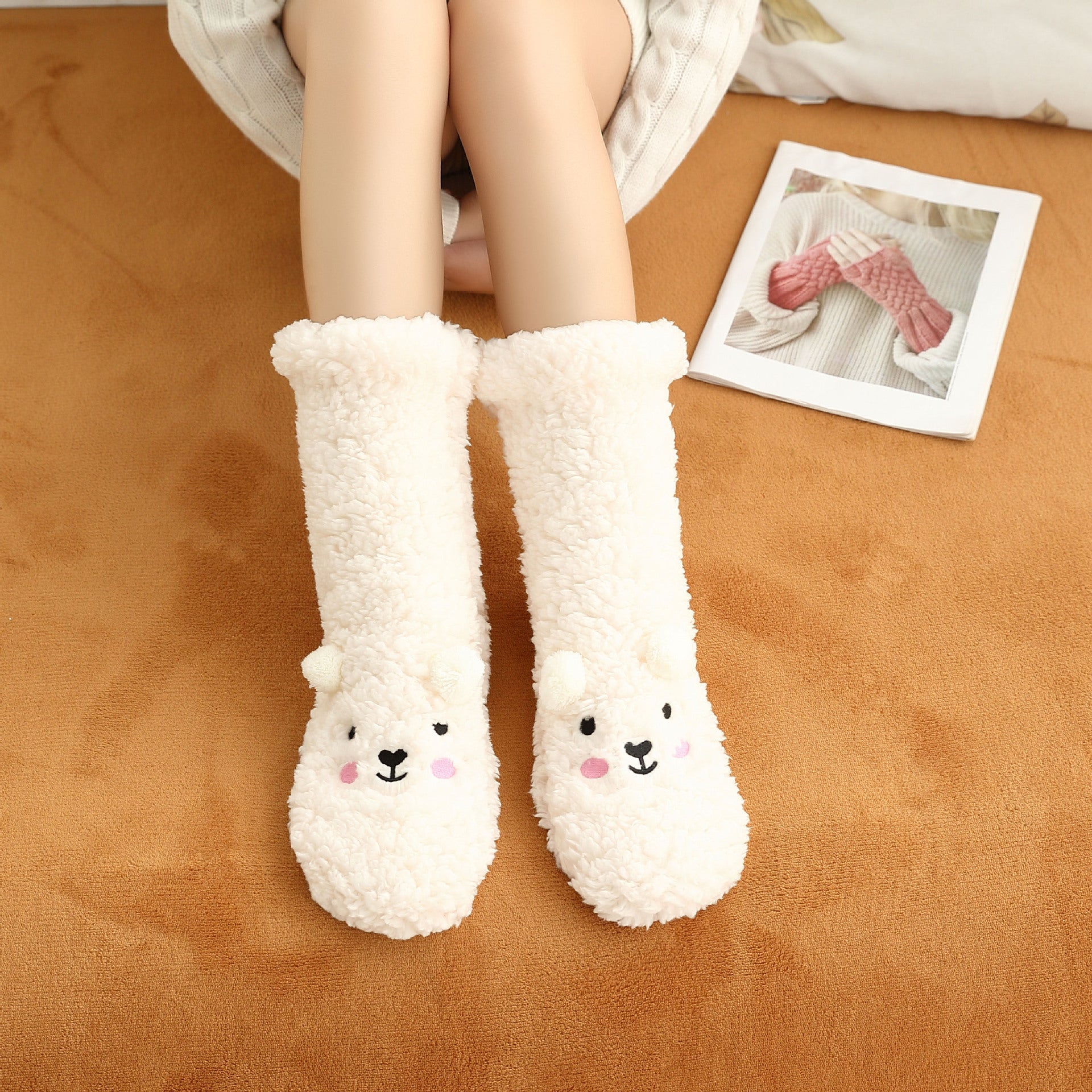 Bethany - Stilvoller Bodenbelag und Samtsocken für Damen