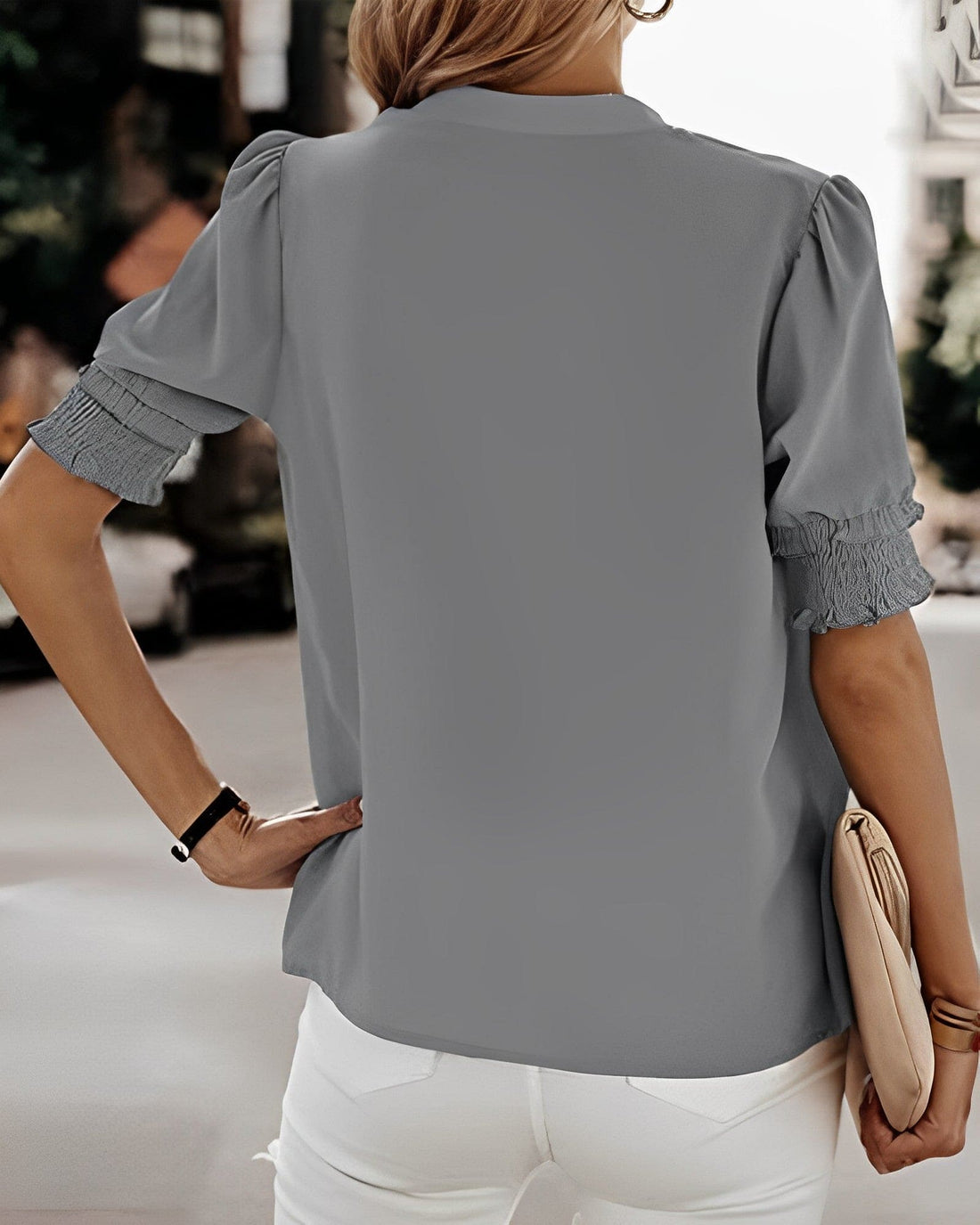 Sophia – Bluse mit V-Ausschnitt und Kurzen Ärmeln