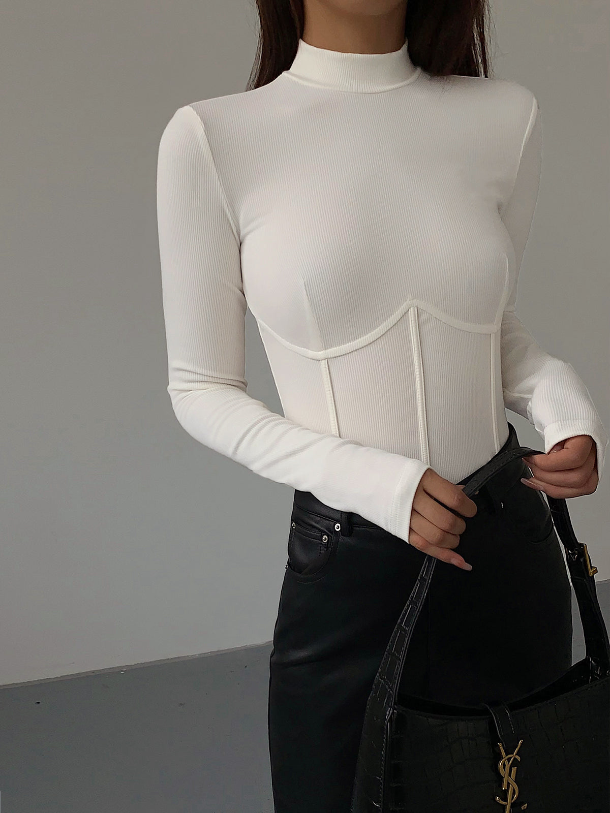 Nelia – Slim T-Shirt mit Stehkragen