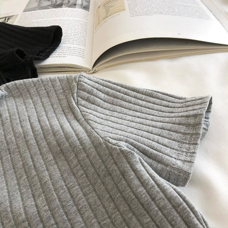 Hellary - Crop Top Ein cooles und sommerliches bauchfreies Oberteil