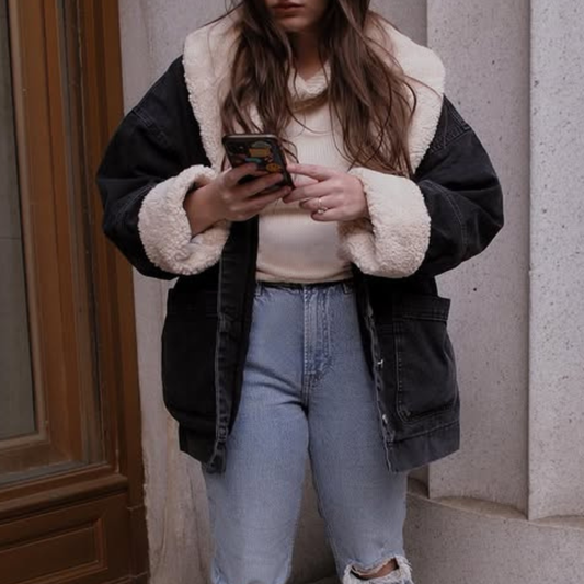 Übergroße Jeansjacke mit Sherpa-Futter