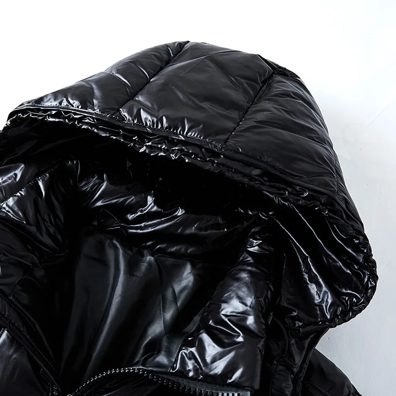 Tabitha - Schwarz glänzende Daunenjacke für Frauen